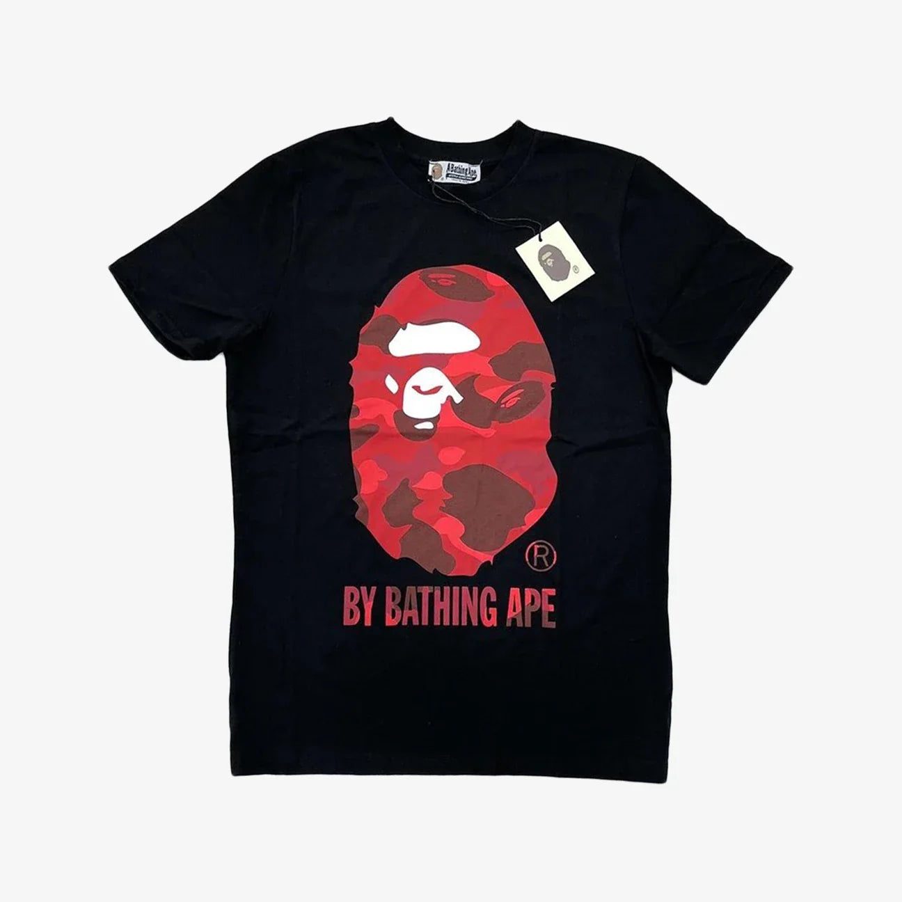 تي شيرت BAPE باللونين الأسود والأحمر من Bathing Ape